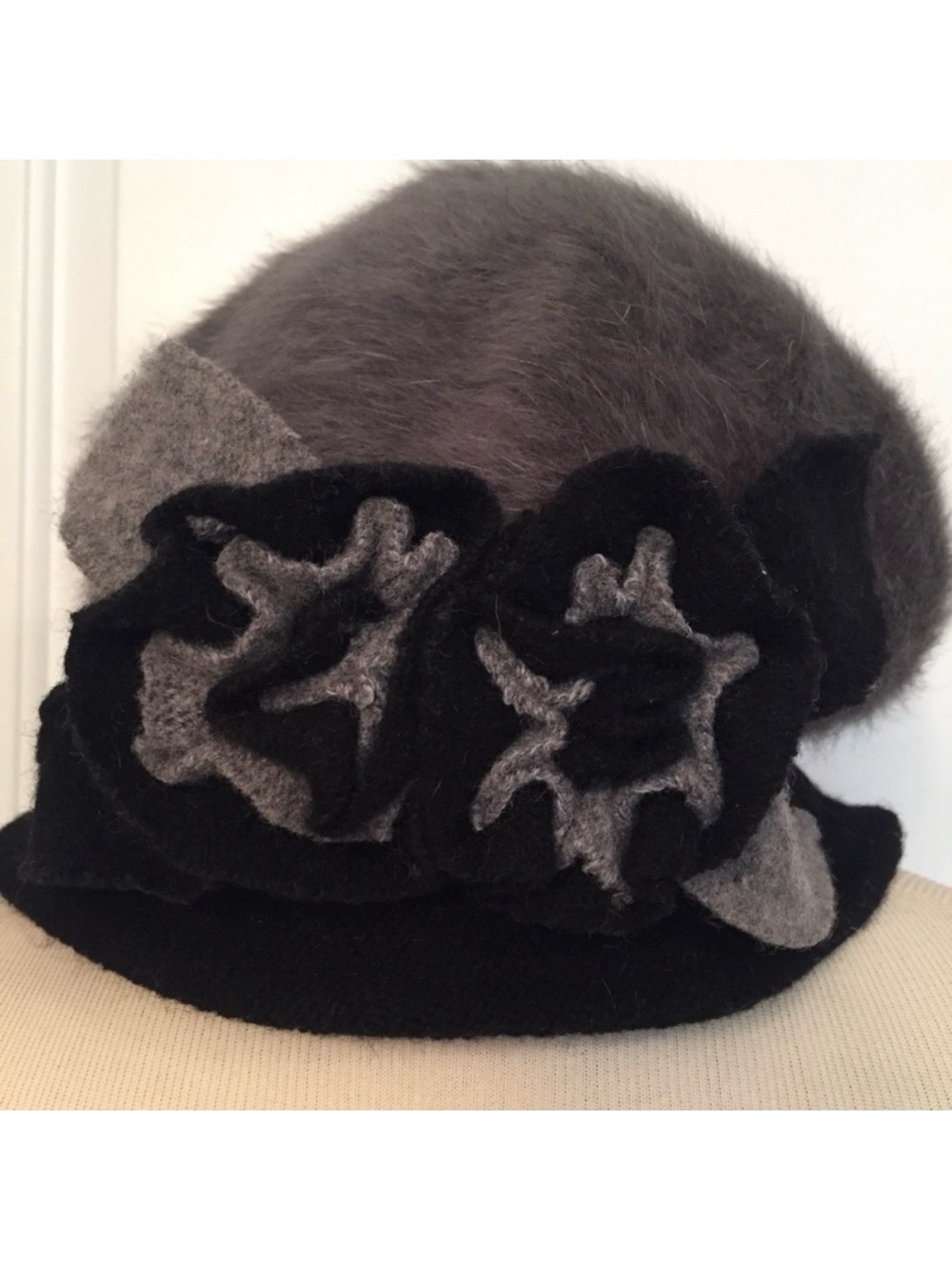 HAT ANGORA BLEND GRAY BLACK FELTED FLOWERS ROSETTES VINTAGE